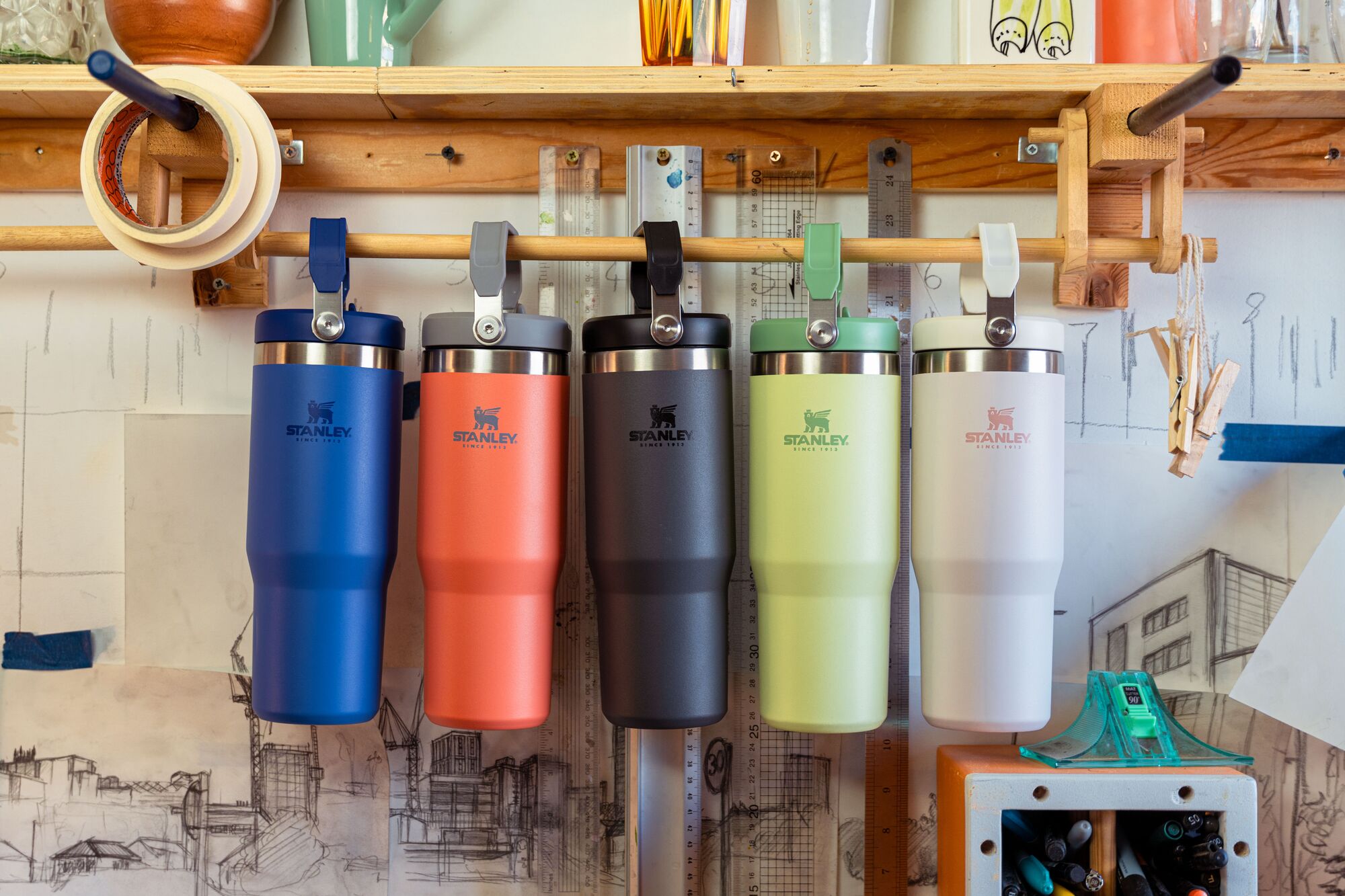 Large_JPG-STANLEY_ICEFLOW™ FLIP STRAW TUMBLER 0.89L-COLLECTION_LIFESTYLE